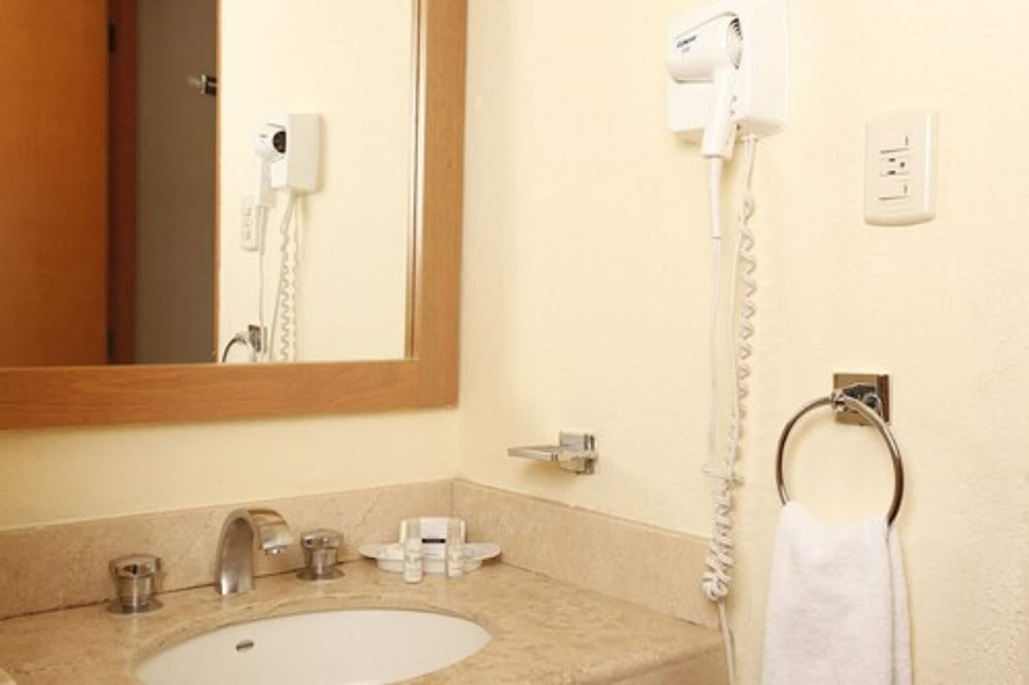 La Posada Hotel Y Suites San Luis Potosí Kültér fotó