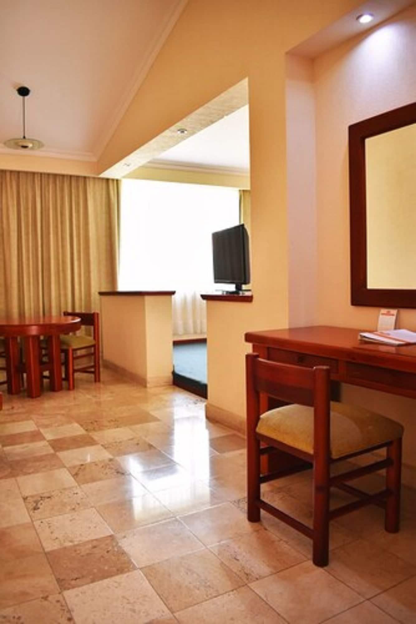 La Posada Hotel Y Suites San Luis Potosí Kültér fotó