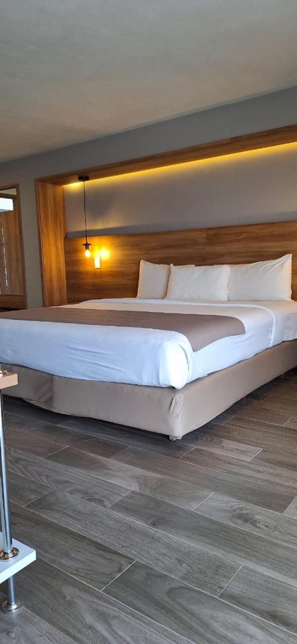 La Posada Hotel Y Suites San Luis Potosí Kültér fotó