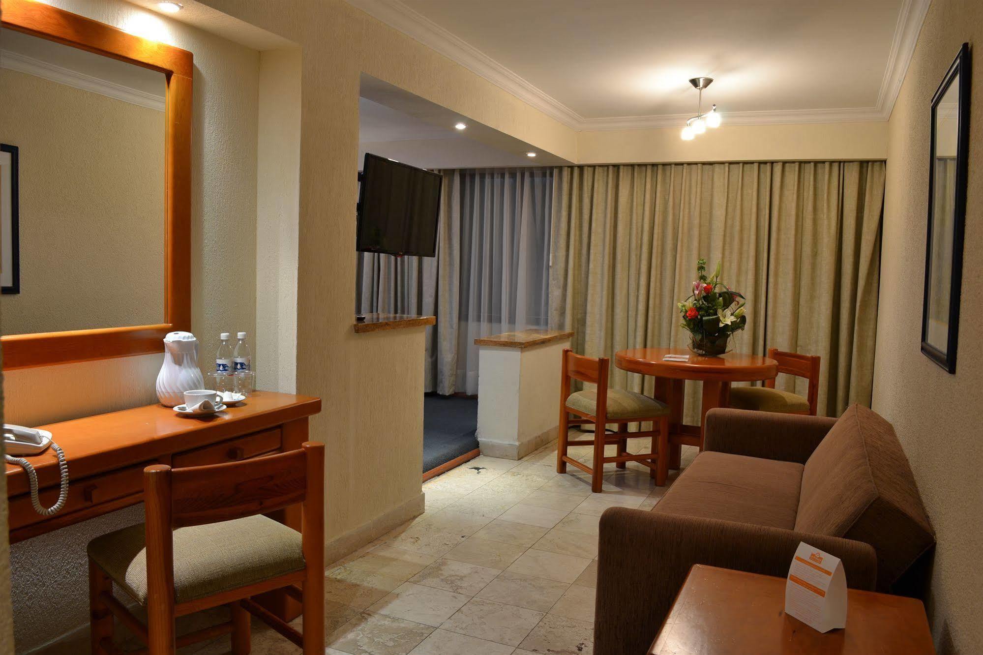La Posada Hotel Y Suites San Luis Potosí Kültér fotó